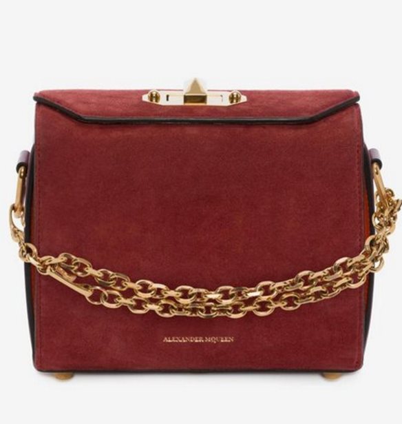 O Alexander McQueen μόλις κυκλοφόρησε μια νέα "it" τσάντα