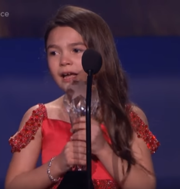 &#x3A0;&#x3CE;&#x3C2; &#x3B7; 7&#x3C7;&#x3C1;&#x3BF;&#x3BD;&#x3B7; Brooklynn Prince &#x3C3;&#x3C5;&#x3B3;&#x3BA;&#x3AF;&#x3BD;&#x3B7;&#x3C3;&#x3B5; &#x3C4;&#x3BF;&#x3C5;&#x3C2; &#x3C0;&#x3AC;&#x3BD;&#x3C4;&#x3B5;&#x3C2; &#x3C3;&#x3C4;&#x3B1; &#x3C7;&#x3B8;&#x3B5;&#x3C3;&#x3B9;&#x3BD;&#x3AC; &#x3B2;&#x3C1;&#x3B1;&#x3B2;&#x3B5;&#x3AF;&#x3B1; Critics&#x27; Choice