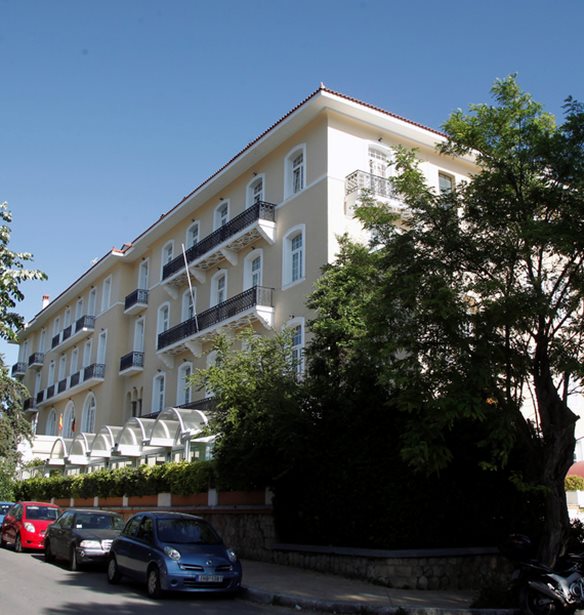 &#x397; Hilton&#xA0;&#x3B1;&#x3BD;&#x3BF;&#x3AF;&#x3B3;&#x3B5;&#x3B9;&#xA0;&#x3B4;&#x3CD;&#x3BF; &#x3BE;&#x3B5;&#x3BD;&#x3BF;&#x3B4;&#x3BF;&#x3C7;&#x3B5;&#x3AF;&#x3B1; &#x3C3;&#x3C4;&#x3B7;&#x3BD; &#x395;&#x3BB;&#x3BB;&#x3AC;&#x3B4;&#x3B1;