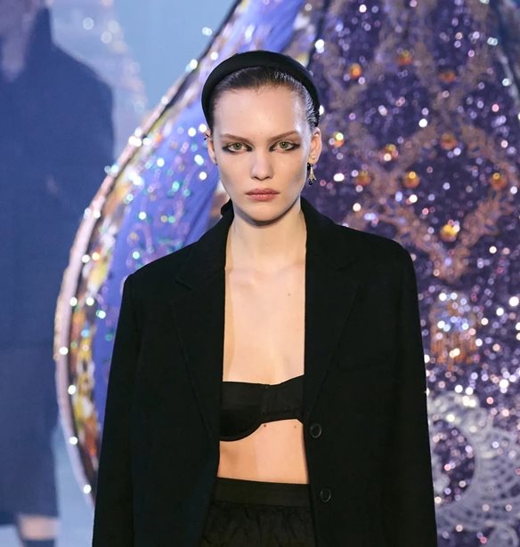 Paris Fashion Week | 3 &#x3BA;&#x3BF;&#x3C1;&#x3C5;&#x3C6;&#x3B1;&#x3AF;&#x3B1; beauty trends &#x3C0;&#x3BF;&#x3C5; &#x3B8;&#x3B1; &#x3B1;&#x3BD;&#x3B1;&#x3B4;&#x3B5;&#x3AF;&#x3BE;&#x3BF;&#x3C5;&#x3BD; &#x3C4;&#x3B7;&#x3BD; &#x3C0;&#x3B9;&#x3BF; &#x3B8;&#x3B7;&#x3BB;&#x3C5;&#x3BA;&#x3AE; &#x3C0;&#x3BB;&#x3B5;&#x3C5;&#x3C1;&#x3AC; &#x3C3;&#x3BF;&#x3C5;