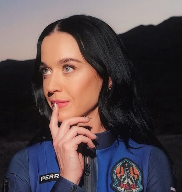 Katy Perry | &quot;&#x392;&#x3C1;&#x3BF;&#x3C7;&#x3AE;&quot; &#x3C4;&#x3B1; &#x3BA;&#x3B1;&#x3C5;&#x3C3;&#x3C4;&#x3B9;&#x3BA;&#x3AC; &#x3C3;&#x3C7;&#x3CC;&#x3BB;&#x3B9;&#x3B1; &#x3B1;&#x3C0;&#x3CC; &#x3C4;&#x3BF;&#x3C5;&#x3C2; celebrities &#x3BC;&#x3B5;&#x3C4;&#x3AC; &#x3C4;&#x3BF; &#x3C4;&#x3B1;&#x3BE;&#x3AF;&#x3B4;&#x3B9; &#x3C4;&#x3B7;&#x3C2; &#x3C3;&#x3C4;&#x3BF; &#x3B4;&#x3B9;&#x3AC;&#x3C3;&#x3C4;&#x3B7;&#x3BC;&#x3B1;