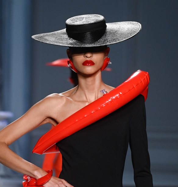 Milan Fashion Week | To chic makeup trend &#x3B1;&#x3C0;&#x3CC; &#x3C4;&#x3B7;&#x3BD; &#x3C0;&#x3B1;&#x3C3;&#x3B1;&#x3C1;&#x3AD;&#x3BB;&#x3B1; &#x3C0;&#x3BF;&#x3C5; &#x3C5;&#x3B9;&#x3BF;&#x3B8;&#x3B5;&#x3C4;&#x3BF;&#x3CD;&#x3BD; &#x3C4;&#x3CE;&#x3C1;&#x3B1; &#x3CC;&#x3BB;&#x3B5;&#x3C2; &#x3BF;&#x3B9; fashionistas