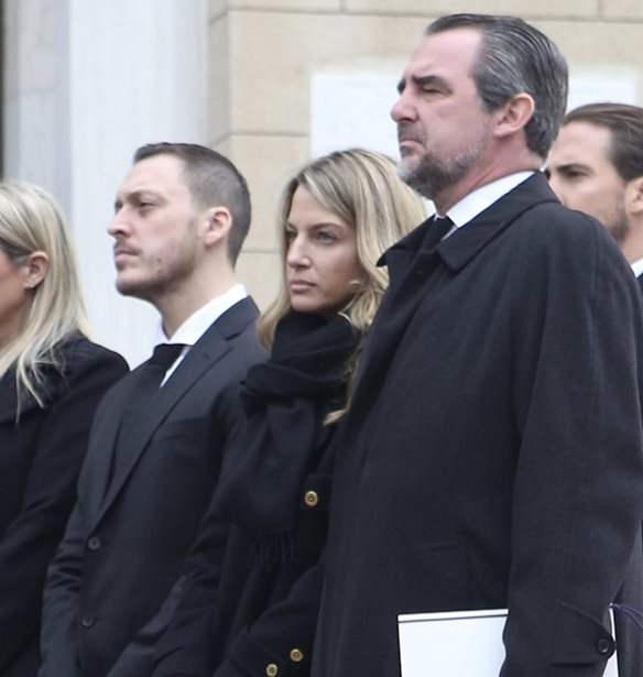 Δεν είναι μόνο ο Νικόλαος Ντε Γκρες! Η παρουσία ενός ακόμη βαφτισιμιού της Ειρήνης στην κηδεία της