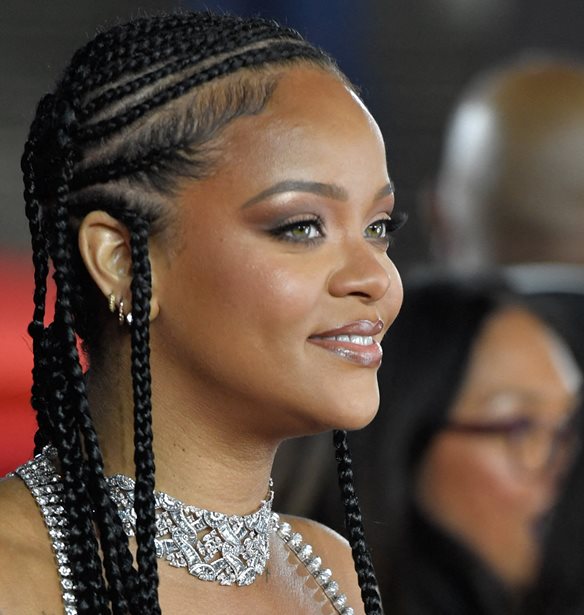 Rihanna | &#x395;&#x3BD;&#x3C4;&#x3C5;&#x3C0;&#x3C9;&#x3C3;&#x3AF;&#x3B1;&#x3C3;&#x3B5; &#x3BA;&#x3B1;&#x3B9; &#x3C0;&#x3AC;&#x3BB;&#x3B9; &#x3BC;&#x3B5; &#x3C4;&#x3BF; &#x3BD;&#x3AD;&#x3BF; &#x3C4;&#x3B7;&#x3C2; pixie &#x3BA;&#x3BF;&#x3CD;&#x3C1;&#x3B5;&#x3BC;&#x3B1;