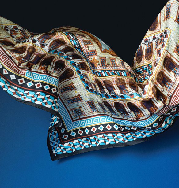 &quot;The Always Grand Collection&quot; &#x3BC;&#x3B5; &#x3C4;&#x3B7;&#x3BD; &#x3C5;&#x3C0;&#x3BF;&#x3B3;&#x3C1;&#x3B1;&#x3C6;&#x3AE; &#x3C4;&#x3C9;&#x3BD;  Mary Katrantzou, LALAoUNIS, Zeus&#x2B;&#x394;ione