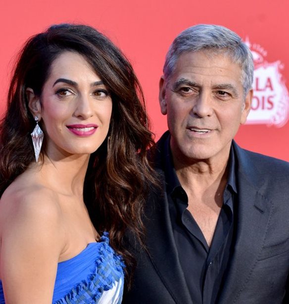 George &#x3BA;&#x3B1;&#x3B9; Amal Clooney: &#x393;&#x3B9;&#x3B1;&#x3C4;&#x3AF; &#x3BC;&#x3BF;&#x3AF;&#x3C1;&#x3B1;&#x3C3;&#x3B1;&#x3BD; &#x3B1;&#x3BA;&#x3BF;&#x3C5;&#x3C3;&#x3C4;&#x3B9;&#x3BA;&#x3AC; &#x3C3;&#x3C4;&#x3BF;&#x3C5;&#x3C2; &#x3B5;&#x3C0;&#x3B9;&#x3B2;&#x3AC;&#x3C4;&#x3B5;&#x3C2; &#x3BC;&#x3B9;&#x3B1;&#x3C2; &#x3C0;&#x3C4;&#x3AE;&#x3C3;&#x3B7;&#x3C2;;