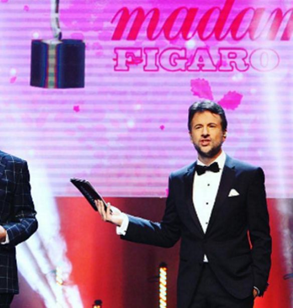 &#x392;&#x3C1;&#x3B1;&#x3B2;&#x3B5;&#x3AF;&#x3B1; Madame Figaro &#x393;&#x3C5;&#x3BD;&#x3B1;&#x3AF;&#x3BA;&#x3B5;&#x3C2; &#x3A4;&#x3B7;&#x3C2; &#x3A7;&#x3C1;&#x3BF;&#x3BD;&#x3B9;&#x3AC;&#x3C2;: &#x39C;&#x3B9;&#x3B1; &#x3BB;&#x3B1;&#x3BC;&#x3C0;&#x3B5;&#x3C1;&#x3AE; &#x3B2;&#x3C1;&#x3B1;&#x3B4;&#x3B9;&#x3AC; &#x3BC;&#x3B5; &#x3C5;&#x3C0;&#x3AD;&#x3C1;&#x3BF;&#x3C7;&#x3B5;&#x3C2; &#x3C0;&#x3C1;&#x3C9;&#x3C4;&#x3B1;&#x3B3;&#x3C9;&#x3BD;&#x3AF;&#x3C3;&#x3C4;&#x3C1;&#x3B9;&#x3B5;&#x3C2;