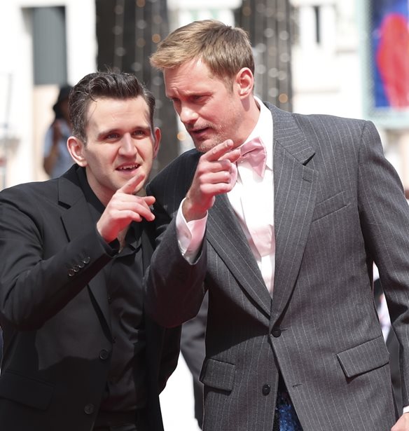 Alexander Skarsgard | &#x397; viral &#x3B5;&#x3BC;&#x3C6;&#x3AC;&#x3BD;&#x3B9;&#x3C3;&#x3B7; &#x3BC;&#x3B5; &#x3BC;&#x3C0;&#x3BB;&#x3B5; sequined &#x3C0;&#x3B1;&#x3BD;&#x3C4;&#x3B5;&#x3BB;&#x3CC;&#x3BD;&#x3B9; &#x3C3;&#x3C4;&#x3BF; &#x3A6;&#x3B5;&#x3C3;&#x3C4;&#x3B9;&#x3B2;&#x3AC;&#x3BB; &#x39A;&#x3B9;&#x3BD;&#x3B7;&#x3BC;&#x3B1;&#x3C4;&#x3BF;&#x3B3;&#x3C1;&#x3AC;&#x3C6;&#x3BF;&#x3C5; &#x3C4;&#x3C9;&#x3BD; &#x39A;&#x3B1;&#x3BD;&#x3BD;&#x3CE;&#x3BD; 2025