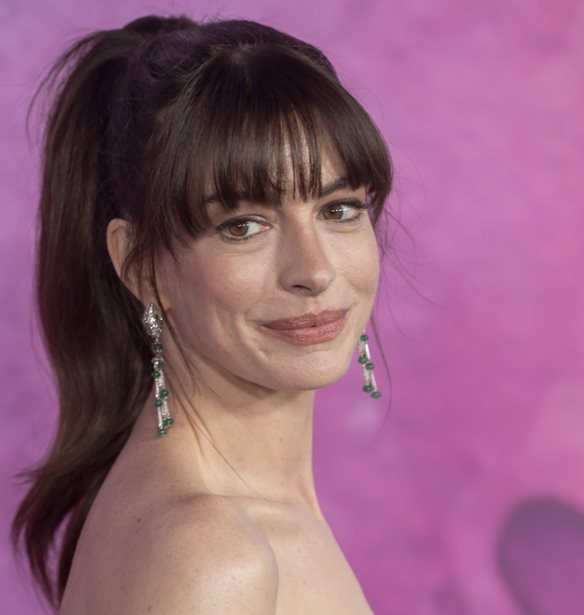 Anne Hathaway | &#x393;&#x3B9;&#x3B1;&#x3C4;&#x3AF; &#x3B1;&#x3C0;&#x3BF;&#x3BB;&#x3BF;&#x3B3;&#x3AE;&#x3B8;&#x3B7;&#x3BA;&#x3B5; &#x3C4;&#x3CE;&#x3C1;&#x3B1; &#x3B3;&#x3B9;&#x3B1; &#x3BC;&#x3AF;&#x3B1; &#x3C3;&#x3C5;&#x3BD;&#x3AD;&#x3BD;&#x3C4;&#x3B5;&#x3C5;&#x3BE;&#x3B7; &#x3C0;&#x3BF;&#x3C5; &#x3AD;&#x3B4;&#x3C9;&#x3C3;&#x3B5; &#x3C4;&#x3BF; 2012
