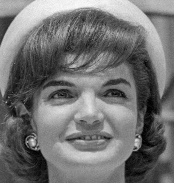 &#x391;&#x3C5;&#x3C4;&#x3CC; &#x3B5;&#x3AF;&#x3BD;&#x3B1;&#x3B9; &#x3C4;&#x3BF; &#x3B1;&#x3B3;&#x3B1;&#x3C0;&#x3B7;&#x3BC;&#x3AD;&#x3BD;&#x3BF; &#x3B1;&#x3BE;&#x3B5;&#x3C3;&#x3BF;&#x3C5;&#x3AC;&#x3C1; &#x3C4;&#x3B7;&#x3C2; Jackie Kennedy &#x3C0;&#x3BF;&#x3C5; &#x3C6;&#x3BF;&#x3C1;&#x3BF;&#x3CD;&#x3BD; &#x3C4;&#x3CE;&#x3C1;&#x3B1; &#x3CC;&#x3BB;&#x3B5;&#x3C2; &#x3BF;&#x3B9; fashion lovers
