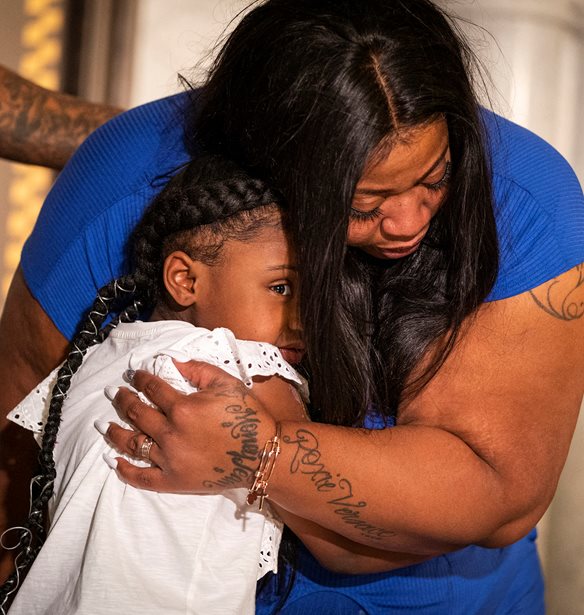 &quot;&#x39F; &#x3BC;&#x3C0;&#x3B1;&#x3BC;&#x3C0;&#x3AC;&#x3C2; &#x3BC;&#x3BF;&#x3C5; &#x3AC;&#x3BB;&#x3BB;&#x3B1;&#x3BE;&#x3B5; &#x3C4;&#x3BF;&#x3BD; &#x3BA;&#x3CC;&#x3C3;&#x3BC;&#x3BF;&quot;: &#x397; &#x3BA;&#x3CC;&#x3C1;&#x3B7; &#x3C4;&#x3BF;&#x3C5; George Floyd &#x3C3;&#x3C5;&#x3B3;&#x3BA;&#x3BB;&#x3BF;&#x3BD;&#x3AF;&#x3B6;&#x3B5;&#x3B9;