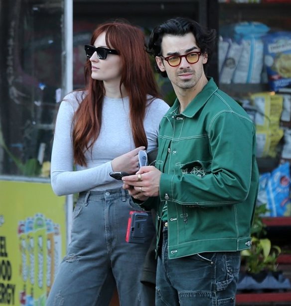 Joe Jonas | &#x3A4;&#x3BF; &#x3BD;&#x3AD;&#x3BF; &#x3C4;&#x3B1;&#x3C4;&#x3BF;&#x3C5;&#x3AC;&#x3B6; &#x3C4;&#x3BF;&#x3C5; &#x3B5;&#x3AF;&#x3BD;&#x3B1;&#x3B9; &#x3B1;&#x3C6;&#x3B9;&#x3B5;&#x3C1;&#x3C9;&#x3BC;&#x3AD;&#x3BD;&#x3BF; &#x3C3;&#x3C4;&#x3B7;&#x3BD; Sophie Turner