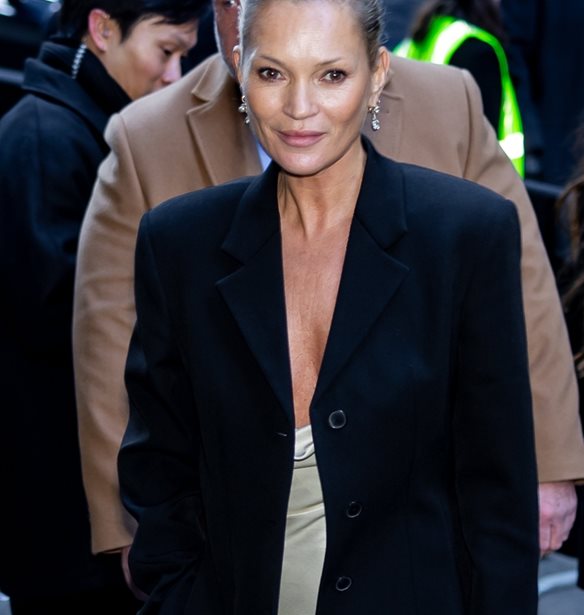 Kate Moss | &#x397; &#x3B5;&#x3BC;&#x3C6;&#x3AC;&#x3BD;&#x3B9;&#x3C3;&#x3AE; &#x3C4;&#x3B7;&#x3C2; &#x3C3;&#x3C4;&#x3B7;&#x3BD; &#x3B5;&#x3C0;&#x3AF;&#x3B4;&#x3B5;&#x3B9;&#x3BE;&#x3B7; &#x3BC;&#x3CC;&#x3B4;&#x3B1;&#x3C2; &#x3C4;&#x3BF;&#x3C5; Calvin Klein &#x3BC;&#x3B5; look-&#x3C6;&#x3CC;&#x3C1;&#x3BF; &#x3C4;&#x3B9;&#x3BC;&#x3AE;&#x3C2; &#x3C3;&#x3C4;&#x3B1; &#x2018;90s