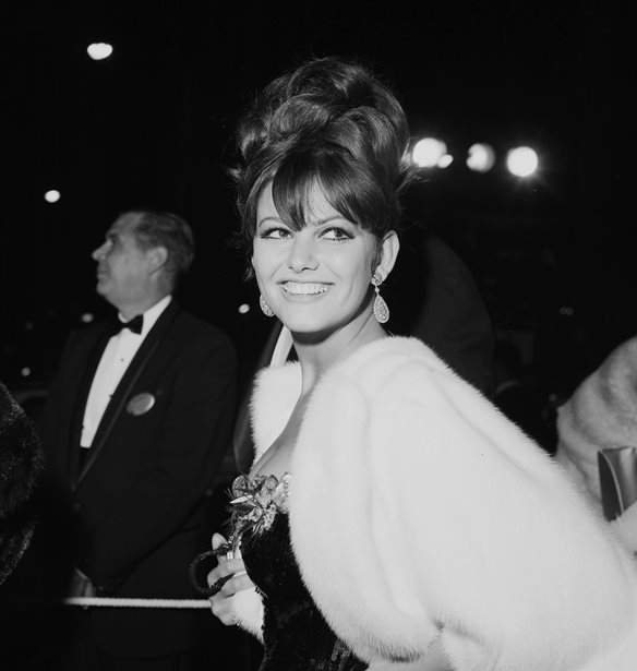 &#x388;&#x3C6;&#x3C5;&#x3B3;&#x3B5; &#x3B1;&#x3C0;&#x3CC; &#x3C4;&#x3B7; &#x3B6;&#x3C9;&#x3AE; &#x3B7; Claudia Cardinale &#x3C3;&#x3B5; &#x3B7;&#x3BB;&#x3B9;&#x3BA;&#x3AF;&#x3B1; 87 &#x3B5;&#x3C4;&#x3CE;&#x3BD;