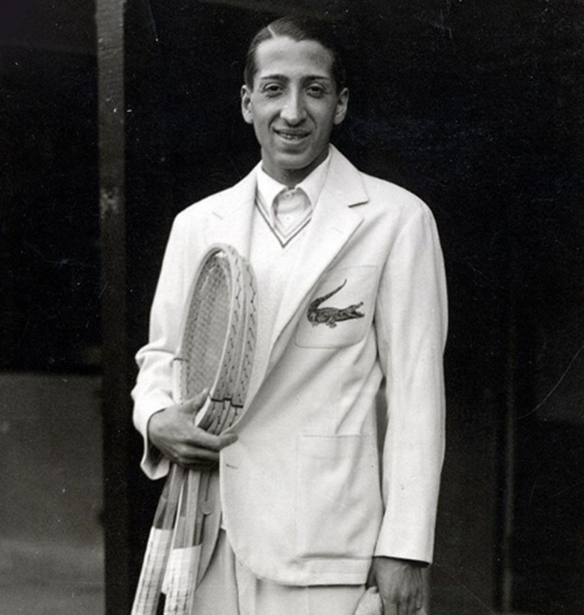 Rene Lacoste: H &#x3B9;&#x3C3;&#x3C4;&#x3BF;&#x3C1;&#x3AF;&#x3B1; &#x3C4;&#x3BF;&#x3C5; &#x3C0;&#x3B9;&#x3BF; &#x3B3;&#x3BD;&#x3C9;&#x3C3;&#x3C4;&#x3BF;&#x3CD; &#x27;&#x27;&#x3BA;&#x3C1;&#x3BF;&#x3BA;&#x3CC;&#x3B4;&#x3B5;&#x3B9;&#x3BB;&#x3BF;&#x3C5;&#x27;&#x27;