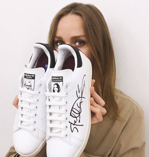 H Stella McCartney &#x3C3;&#x3C7;&#x3B5;&#x3B4;&#x3B9;&#x3AC;&#x3B6;&#x3B5;&#x3B9; &#x3C4;&#x3B1; &#x3C0;&#x3C1;&#x3CE;&#x3C4;&#x3B1; vegetarian leather Stan Smiths