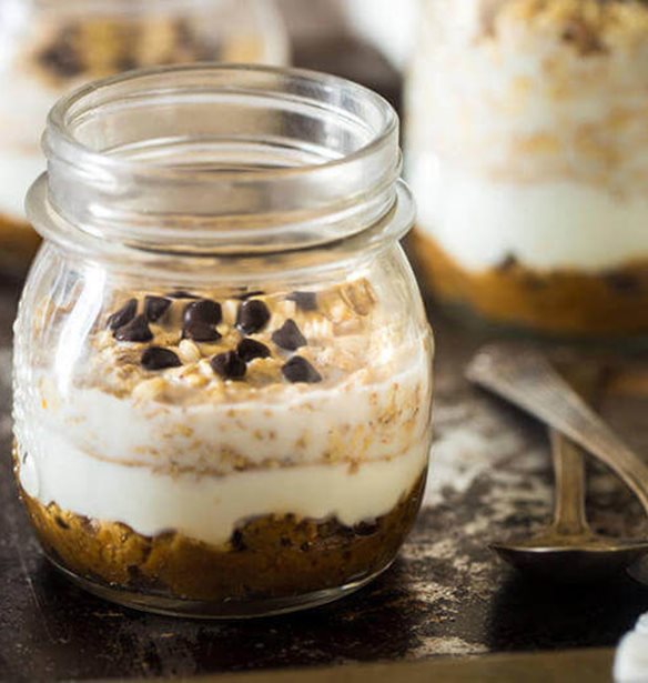 Συνταγή για βρώμη με φυστικοβούτυρο και γιαούρτι σαν μπισκοτένιο γλυκό