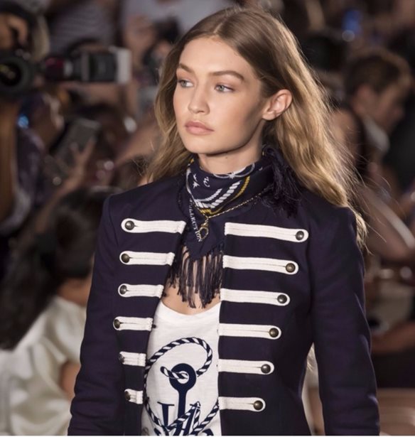 H Gigi Hadid &#x3B1;&#x3C0;&#x3B1;&#x3BD;&#x3C4;&#x3AC; &#x3C3;&#x3C4;&#x3B9;&#x3C2; &#x3BA;&#x3B1;&#x3C4;&#x3B7;&#x3B3;&#x3BF;&#x3C1;&#x3AF;&#x3B5;&#x3C2; &#x3B3;&#x3B9;&#x3B1; &#x3C1;&#x3B1;&#x3C4;&#x3C3;&#x3B9;&#x3C3;&#x3BC;&#x3CC; &#x3C3;&#x3B5; &#x3B2;&#x3AF;&#x3BD;&#x3C4;&#x3B5;&#x3BF; &#x3C4;&#x3B7;&#x3C2;