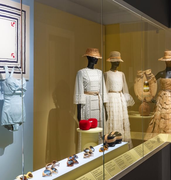 &quot;Dior, Jardins Enchanteurs&quot; | &#x397; &#x3BD;&#x3AD;&#x3B1; &#x3AD;&#x3BA;&#x3B8;&#x3B5;&#x3C3;&#x3B7; &#x3B5;&#x3BE;&#x3B5;&#x3C1;&#x3B5;&#x3C5;&#x3BD;&#x3AC; &#x3C4;&#x3B7;&#x3BD; &#x3B1;&#x3B3;&#x3AC;&#x3C0;&#x3B7; &#x3C4;&#x3BF;&#x3C5; Christian Dior &#x3B3;&#x3B9;&#x3B1; &#x3C4;&#x3B7; &#x3C6;&#x3CD;&#x3C3;&#x3B7; &#x3BA;&#x3B1;&#x3B9; &#x3C4;&#x3B1; &#x3BB;&#x3BF;&#x3C5;&#x3BB;&#x3BF;&#x3CD;&#x3B4;&#x3B9;&#x3B1;