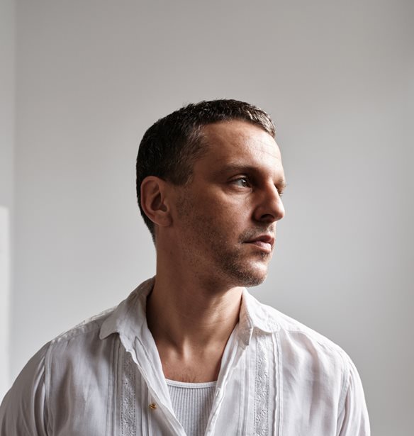 Marios Schwab | &#x395;&#x3AF;&#x3BD;&#x3B1;&#x3B9; &#x3BF; &#x3BD;&#x3AD;&#x3BF;&#x3C2; creative director &#x3C4;&#x3B7;&#x3C2; Zeus&#x2B;&#x394;i&#x3BF;ne