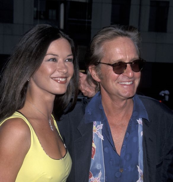 &#x386;&#x3C1;&#x3C9;&#x3BC;&#x3B1; 90s | &#x397; &#x3C3;&#x3C0;&#x3AC;&#x3BD;&#x3B9;&#x3B1; &#x3C6;&#x3C9;&#x3C4;&#x3BF;&#x3B3;&#x3C1;&#x3B1;&#x3C6;&#x3AF;&#x3B1; &#x3C4;&#x3BF;&#x3C5; Michael Douglas &#x3BC;&#x3B5; &#x3C4;&#x3B7;&#x3BD; Catherine Zeta Jones &#x3C0;&#x3C1;&#x3B9;&#x3BD; &#x3B1;&#x3C0;&#x3CC; 26 &#x3C7;&#x3C1;&#x3CC;&#x3BD;&#x3B9;&#x3B1;