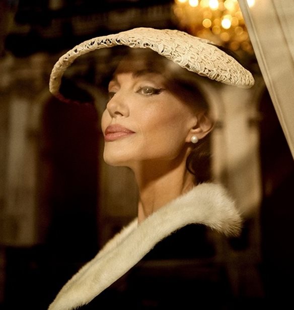 Angelina Jolie | &#x391;&#x3C5;&#x3C4;&#x3CC; &#x3B5;&#x3AF;&#x3BD;&#x3B1;&#x3B9; &#x3C4;&#x3BF; &#x3C7;&#x3B5;&#x3B9;&#x3C1;&#x3CC;&#x3B3;&#x3C1;&#x3B1;&#x3C6;&#x3BF; &#x3C3;&#x3B7;&#x3BC;&#x3B5;&#x3AF;&#x3C9;&#x3BC;&#x3B1; &#x3C0;&#x3BF;&#x3C5; &#x3AC;&#x3C6;&#x3B7;&#x3C3;&#x3B5; &#x3C3;&#x3C4;&#x3BF; &#x3BE;&#x3B5;&#x3BD;&#x3BF;&#x3B4;&#x3BF;&#x3C7;&#x3B5;&#x3AF;&#x3BF; &#x3C3;&#x3C4;&#x3B7;&#x3BD; &#x397;&#x3BB;&#x3B5;&#x3AF;&#x3B1;