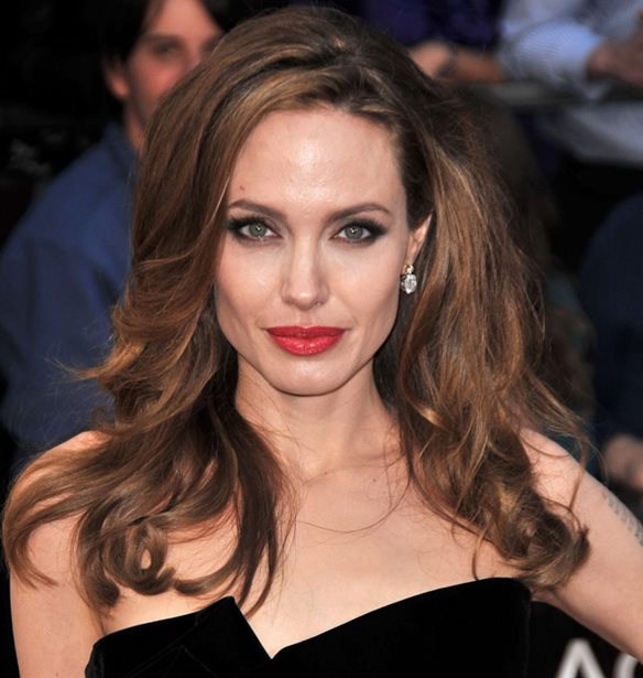 Angelina Jolie: &#x391;&#x3C5;&#x3C4;&#x3CC; &#x3B5;&#x3AF;&#x3BD;&#x3B1;&#x3B9; &#x3C4;&#x3BF; &#x3BD;&#x3AD;&#x3BF; &#x3C4;&#x3B7;&#x3C2; &#x3C3;&#x3C0;&#x3AF;&#x3C4;&#x3B9; (&#x3B2;&#x3AF;&#x3BD;&#x3C4;&#x3B5;&#x3BF;)