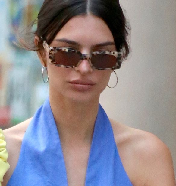 Η τσάντα που κρατάνε τώρα οι σταρ κοστίζει λιγότερο από 100 ευρώ