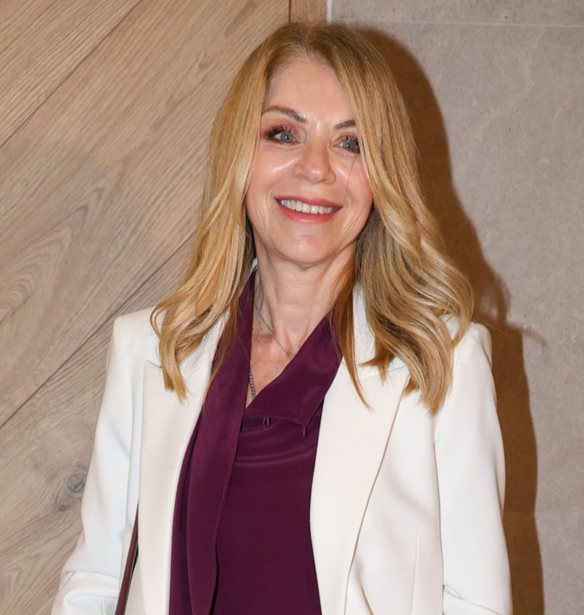 &#x397; &#x388;&#x3BB;&#x3BB;&#x3B7; &#x3A3;&#x3C4;&#x3AC;&#x3B7; &#x3BC;&#x3B5; &#x3BB;&#x3B5;&#x3C5;&#x3BA;&#x3CC; &#x3BA;&#x3BF;&#x3C3;&#x3C4;&#x3BF;&#x3CD;&#x3BC;&#x3B9; &#x3C0;&#x3BF;&#x3C5; &#x3AD;&#x3C7;&#x3B5;&#x3B9; &#x3C6;&#x3BF;&#x3C1;&#x3AD;&#x3C3;&#x3B5;&#x3B9; &#x3BE;&#x3B1;&#x3BD;&#x3AC; &#x3C3;&#x3B5; &#x3B2;&#x3C1;&#x3B1;&#x3B4;&#x3B9;&#x3BD;&#x3AE; &#x3AD;&#x3BE;&#x3BF;&#x3B4;&#x3BF;