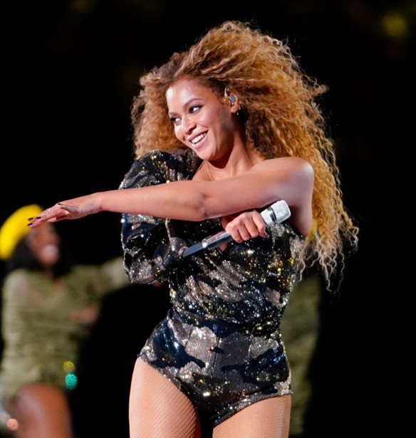 Balmain x Beyonc&#xE9; | &#x39C;&#x3AF;&#x3B1; &#x3BD;&#x3AD;&#x3B1; &#x3BC;&#x3B5;&#x3B3;&#x3AC;&#x3BB;&#x3B7; &#x3C3;&#x3C5;&#x3BD;&#x3B5;&#x3C1;&#x3B3;&#x3B1;&#x3C3;&#x3AF;&#x3B1; &#x3BC;&#x3B5; &#x3C6;&#x3B9;&#x3BB;&#x3B1;&#x3BD;&#x3B8;&#x3C1;&#x3C9;&#x3C0;&#x3B9;&#x3BA;&#x3CC; &#x3C7;&#x3B1;&#x3C1;&#x3B1;&#x3BA;&#x3C4;&#x3AE;&#x3C1;&#x3B1;