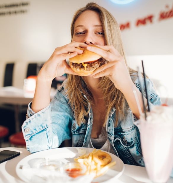 Συναισθηματικό φαγητό | Να πώς θα βάλεις τέλος στη βλαβερή συνήθεια