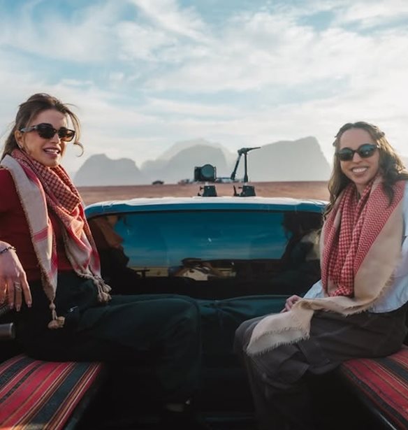 Η βασίλισσα Ράνια σε road trip με την κόρη της Salma - Οι φωτογραφίες σε καρότσα φορτηγού στην έρημο Wadi Rum