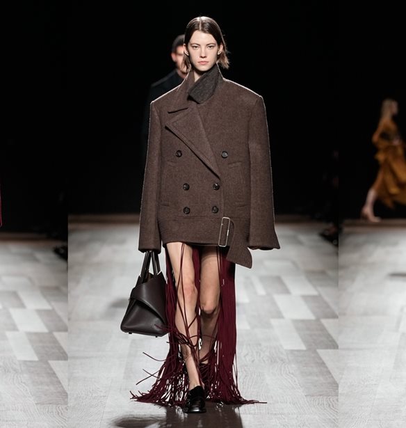 Ferragamo | &#x397; &#x3BD;&#x3AD;&#x3B1; F/W 2024 &#x3C3;&#x3C5;&#x3BB;&#x3BB;&#x3BF;&#x3B3;&#x3AE; &#x3B5;&#x3BC;&#x3C0;&#x3BD;&#x3AD;&#x3B5;&#x3C4;&#x3B1;&#x3B9; &#x3B1;&#x3C0;&#x3CC; &#x3C4;&#x3B7; &#x3B4;&#x3B5;&#x3BA;&#x3B1;&#x3B5;&#x3C4;&#x3AF;&#x3B1; &#x3C4;&#x3BF;&#x3C5; 1920 &#x3BA;&#x3B1;&#x3B9; &#x3B5;&#x3AF;&#x3BD;&#x3B1;&#x3B9; &#x3BC;&#x3B9;&#x3B1; &#x3C9;&#x3B4;&#x3AE; &#x3C3;&#x3C4;&#x3B7;&#x3BD; &#x3B5;&#x3BB;&#x3B5;&#x3C5;&#x3B8;&#x3B5;&#x3C1;&#x3AF;&#x3B1;