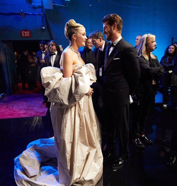 Andrew Garfield - Florence Pugh | &#x397; &#x3B5;&#x3C1;&#x3C9;&#x3C4;&#x3B9;&#x3BA;&#x3AE; &#x3C4;&#x3BF;&#x3C5;&#x3C2; &#x3C3;&#x3BA;&#x3B7;&#x3BD;&#x3AE; &#x3C0;&#x3BF;&#x3C5; &#x3C0;&#x3C1;&#x3BF;&#x3BA;&#x3AC;&#x3BB;&#x3B5;&#x3C3;&#x3B5; &#x3B1;&#x3BC;&#x3B7;&#x3C7;&#x3B1;&#x3BD;&#x3AF;&#x3B1; &#x3C3;&#x3C4;&#x3BF; &#x3B3;&#x3CD;&#x3C1;&#x3B9;&#x3C3;&#x3BC;&#x3B1;