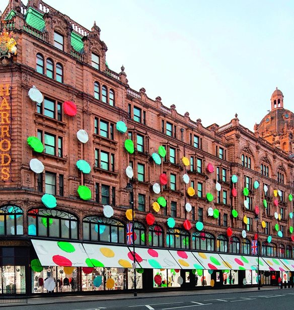 Louis Vuitton x Yayoi Kusama | &#x3A3;&#x3C5;&#x3BD;&#x3AC;&#x3BD;&#x3C4;&#x3B7;&#x3C3;&#x3B7; &#x3BA;&#x3BF;&#x3C1;&#x3C5;&#x3C6;&#x3AE;&#x3C2; &#x3C3;&#x3C4;&#x3BF; Harrods