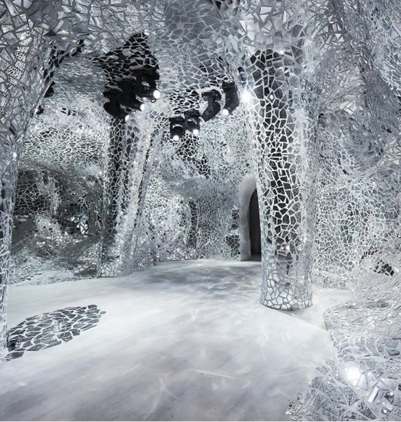 Dior Άνοιξη/ Καλοκαίρι 2018 | Οι πρώτες φωτογραφίες από το -κυριολεκτικά- πιο λαμπερό fashion show