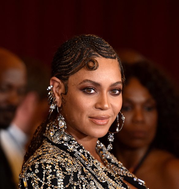 Beyonc&#xE9; | &#x39C;&#x3B5; &#x3B5;&#x3BD;&#x3C4;&#x3C5;&#x3C0;&#x3C9;&#x3C3;&#x3B9;&#x3B1;&#x3BA;&#x3AE; custom &#x3B4;&#x3B7;&#x3BC;&#x3B9;&#x3BF;&#x3C5;&#x3C1;&#x3B3;&#x3AF;&#x3B1; &#x3C4;&#x3B7;&#x3C2; Mary Katrantzou &#x3C3;&#x3C4;&#x3B7;&#x3BD; &#x3C0;&#x3B1;&#x3B3;&#x3BA;&#x3CC;&#x3C3;&#x3BC;&#x3B9;&#x3B1; &#x3C0;&#x3B5;&#x3C1;&#x3B9;&#x3BF;&#x3B4;&#x3B5;&#x3AF;&#x3B1; &#x3C4;&#x3B7;&#x3C2;