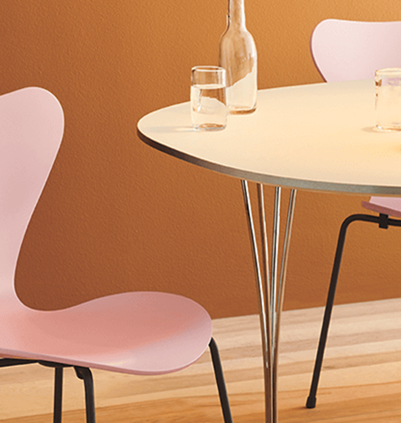 &#x39F;&#x3B9; iconic &#x3BA;&#x3B1;&#x3C1;&#x3AD;&#x3BA;&#x3BB;&#x3B5;&#x3C2; &#x3C4;&#x3BF;&#x3C5; Arne Jacobsen &#x3BA;&#x3C5;&#x3BA;&#x3BB;&#x3BF;&#x3C6;&#x3BF;&#x3C1;&#x3BF;&#x3CD;&#x3BD; &#x3C3;&#x3B5; &#x3BC;&#x3AF;&#x3B1; &#x3BD;&#x3AD;&#x3B1; &#x3C7;&#x3C1;&#x3C9;&#x3BC;&#x3B1;&#x3C4;&#x3B9;&#x3BA;&#x3AE; &#x3C0;&#x3B1;&#x3BB;&#x3AD;&#x3C4;&#x3B1;