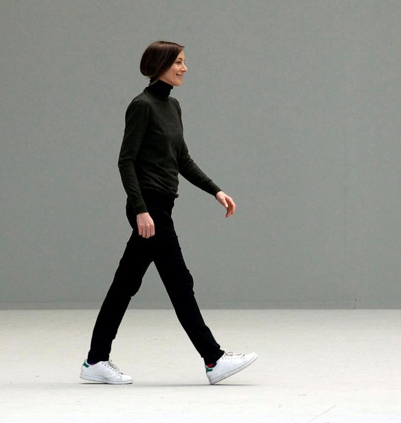 Phoebe Philo | &#x395;&#x3C0;&#x3B9;&#x3C3;&#x3C4;&#x3C1;&#x3AD;&#x3C6;&#x3B5;&#x3B9; &#x3C3;&#x3C4;&#x3BF; &#x3C7;&#x3CE;&#x3C1;&#x3BF; &#x3C4;&#x3B7;&#x3C2; &#x3BC;&#x3CC;&#x3B4;&#x3B1;&#x3C2; &#x3BC;&#x3B5; &#x3B4;&#x3B9;&#x3BA;&#x3CC; &#x3C4;&#x3B7;&#x3C2; brand