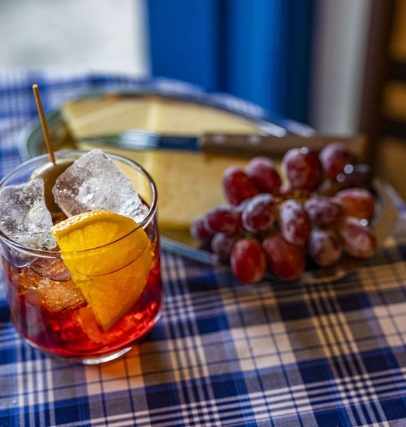 &#x393;&#x3B9;&#x3B1;&#x3C4;&#x3AF; &#x3B1;&#x3BD;&#x3BF;&#x3AF;&#x3B3;&#x3BF;&#x3C5;&#x3BD; &#x3C4;&#x3CC;&#x3C3;&#x3B1; &#x3C0;&#x3BF;&#x3BB;&#x3BB;&#x3AC; wine bars &#x3BA;&#x3B1;&#x3B9; spritz&#x3B5;&#x3C1;&#x3AF;&#x3B5;&#x3C2; &#x3C3;&#x3C4;&#x3B7;&#x3BD; &#x391;&#x3B8;&#x3AE;&#x3BD;&#x3B1;