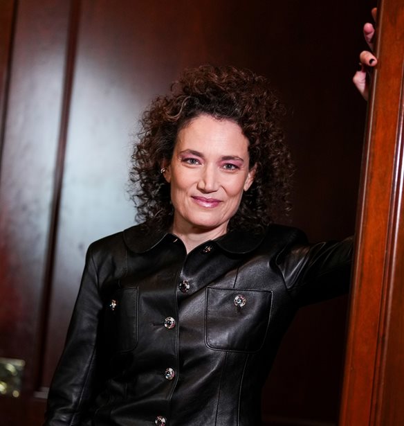 Coralie Fargeat | &#x397; &#x3BC;&#x3BF;&#x3BD;&#x3B1;&#x3B4;&#x3B9;&#x3BA;&#x3AE; &#x3B3;&#x3C5;&#x3BD;&#x3B1;&#x3AF;&#x3BA;&#x3B1; &#x3C0;&#x3BF;&#x3C5; &#x3B4;&#x3B9;&#x3B5;&#x3BA;&#x3B4;&#x3B9;&#x3BA;&#x3B5;&#x3AF; &#x38C;&#x3C3;&#x3BA;&#x3B1;&#x3C1; &#x3C3;&#x3C4;&#x3B7;&#x3BD; &#x3BA;&#x3B1;&#x3C4;&#x3B7;&#x3B3;&#x3BF;&#x3C1;&#x3AF;&#x3B1; &#x3C3;&#x3BA;&#x3B7;&#x3BD;&#x3BF;&#x3B8;&#x3B5;&#x3C3;&#x3AF;&#x3B1;&#x3C2;