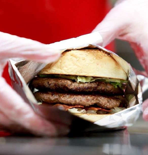 &#x397; (&#x3BC;&#x3AC;&#x3BB;&#x3BB;&#x3BF;&#x3BD;) &#x3BA;&#x3B1;&#x3BB;&#x3CD;&#x3C4;&#x3B5;&#x3C1;&#x3B7; &#x3B1;&#x3BB;&#x3C5;&#x3C3;&#x3AF;&#x3B4;&#x3B1; fast food &#x3C4;&#x3BF;&#x3C5; &#x3C0;&#x3BB;&#x3B1;&#x3BD;&#x3AE;&#x3C4;&#x3B7;