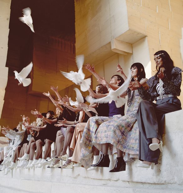 Chanel Cruise 2021/22 | &#x39C;&#x3B9;&#x3B1; &#x3C9;&#x3B4;&#x3AE; &#x3C3;&#x3C4;&#x3B7;&#x3BD; Coco &#x3BA;&#x3B1;&#x3B9; &#x3C4;&#x3BF;&#x3BD; Cocteau