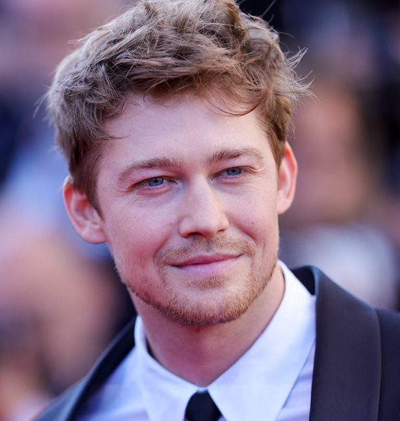 Kinds of Kindness | &#x39F; Joe Alwyn &#x3B4;&#x3B5; &#x3BC;&#x3C0;&#x3BF;&#x3C1;&#x3B5;&#x3AF; &#x3BD;&#x3B1; &quot;&#x3BC;&#x3C0;&#x3B5;&#x3B9;&quot; &#x3C3;&#x3C4;&#x3BF; &#x3BC;&#x3C5;&#x3B1;&#x3BB;&#x3CC; &#x3C4;&#x3BF;&#x3C5; &#x39B;&#x3AC;&#x3BD;&#x3B8;&#x3B9;&#x3BC;&#x3BF;&#x3C5;