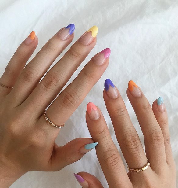 Heart-tipped manicure | &#x39C;&#x3B9;&#x3B1; &#x3B5;&#x3BD;&#x3B4;&#x3B9;&#x3B1;&#x3C6;&#x3AD;&#x3C1;&#x3BF;&#x3C5;&#x3C3;&#x3B1; &#x3B5;&#x3BD;&#x3B1;&#x3BB;&#x3BB;&#x3B1;&#x3BA;&#x3C4;&#x3B9;&#x3BA;&#x3AE; &#x3C4;&#x3BF;&#x3C5; &#x3B3;&#x3B1;&#x3BB;&#x3BB;&#x3B9;&#x3BA;&#x3BF;&#x3CD; &#x3BC;&#x3B1;&#x3BD;&#x3B9;&#x3BA;&#x3B9;&#x3BF;&#x3CD;&#x3C1;