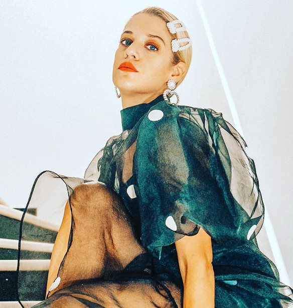 Φόρεσε το total white όπως η Τζένη Θεωνά