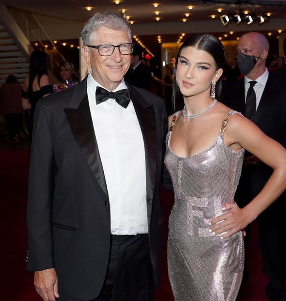 &#x397; &#x3BA;&#x3CC;&#x3C1;&#x3B7; &#x3C4;&#x3BF;&#x3C5; Bill Gates, Phoebe, &#x3B1;&#x3C0;&#x3BF;&#x3BA;&#x3AC;&#x3BB;&#x3C5;&#x3C8;&#x3B5; &#x3BA;&#x3B1;&#x3C4;&#x3AC; &#x3BB;&#x3AC;&#x3B8;&#x3BF;&#x3C2; &#x3C4;o &#x3C3;&#x3BF;&#x3B2;&#x3B1;&#x3C1;&#x3CC; &#x3C0;&#x3C1;&#x3CC;&#x3B2;&#x3BB;&#x3B7;&#x3BC;&#x3B1; &#x3C5;&#x3B3;&#x3B5;&#x3AF;&#x3B1;&#x3C2; &#x3C4;&#x3BF;&#x3C5; &#x3C0;&#x3B1;&#x3C4;&#x3AD;&#x3C1;&#x3B1; &#x3C4;&#x3B7;&#x3C2;