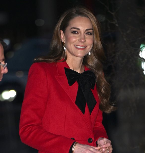 Kate Middleton | &#x397; &#x3BD;&#x3AD;&#x3B1; &#x3B4;&#x3B7;&#x3BC;&#x3CC;&#x3C3;&#x3B9;&#x3B1; &#x3B5;&#x3BC;&#x3C6;&#x3AC;&#x3BD;&#x3B9;&#x3C3;&#x3B7; &#x3BC;&#x3B5; &#x3B1;&#x3C3;&#x3C0;&#x3C1;&#x3CC;&#x3BC;&#x3B1;&#x3C5;&#x3C1;&#x3BF; &#x3C6;&#x3CC;&#x3C1;&#x3B5;&#x3BC;&#x3B1; &#x3B1;&#x3C0;&#x3CC; &#x3C4;&#x3B7; Zara