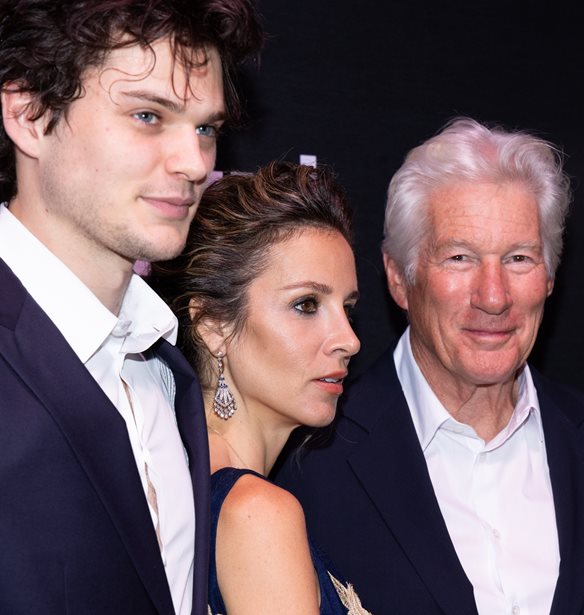 Richard Gere | &#x397; &#x3C3;&#x3C0;&#x3AC;&#x3BD;&#x3B9;&#x3B1; red carpet &#x3B5;&#x3BC;&#x3C6;&#x3AC;&#x3BD;&#x3B9;&#x3C3;&#x3B7; &#x3BC;&#x3B5; &#x3C4;&#x3B7; &#x3C3;&#x3CD;&#x3B6;&#x3C5;&#x3B3;&#x3CC; &#x3C4;&#x3BF;&#x3C5; &#x3BA;&#x3B1;&#x3B9; &#x3C4;&#x3BF;&#x3BD; 25&#x3C7;&#x3C1;&#x3BF;&#x3BD;&#x3BF; &#x3B3;&#x3BF;&#x3B7;&#x3C4;&#x3B5;&#x3C5;&#x3C4;&#x3B9;&#x3BA;&#x3CC; &#x3B3;&#x3B9;&#x3BF; &#x3C4;&#x3BF;&#x3C5;