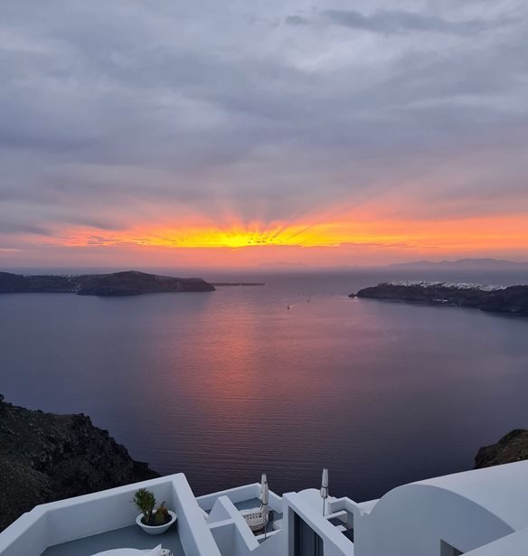#Tidbits *: &#x39F; &#x39B;&#x3B5;&#x3C5;&#x3C4;&#x3AD;&#x3C1;&#x3B7;&#x3C2; &#x39B;&#x3B1;&#x3B6;&#x3AC;&#x3C1;&#x3BF;&#x3C5; &#x3BC;&#x3B1;&#x3C2; &#x3C3;&#x3C5;&#x3C3;&#x3C4;&#x3AE;&#x3BD;&#x3B5;&#x3B9; &#x3C4;&#x3BF; Varoulko Santorini